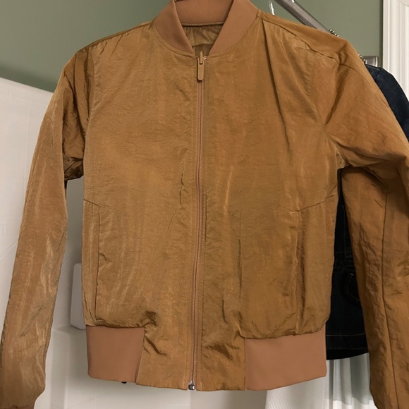 Lululemon Non-Stop Bomber - Reversible Size 6. - Picture 2 of 3